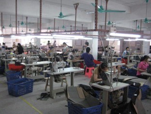 长沙草莓视频官方网站汽车皮套生产车间展示一