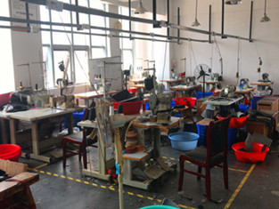 长沙草莓视频官方网站汽车皮套生产车间展示二