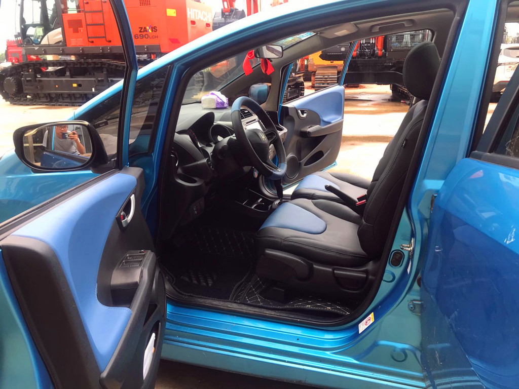 入门级草莓污视频网站神车本田飞度内饰改天空蓝