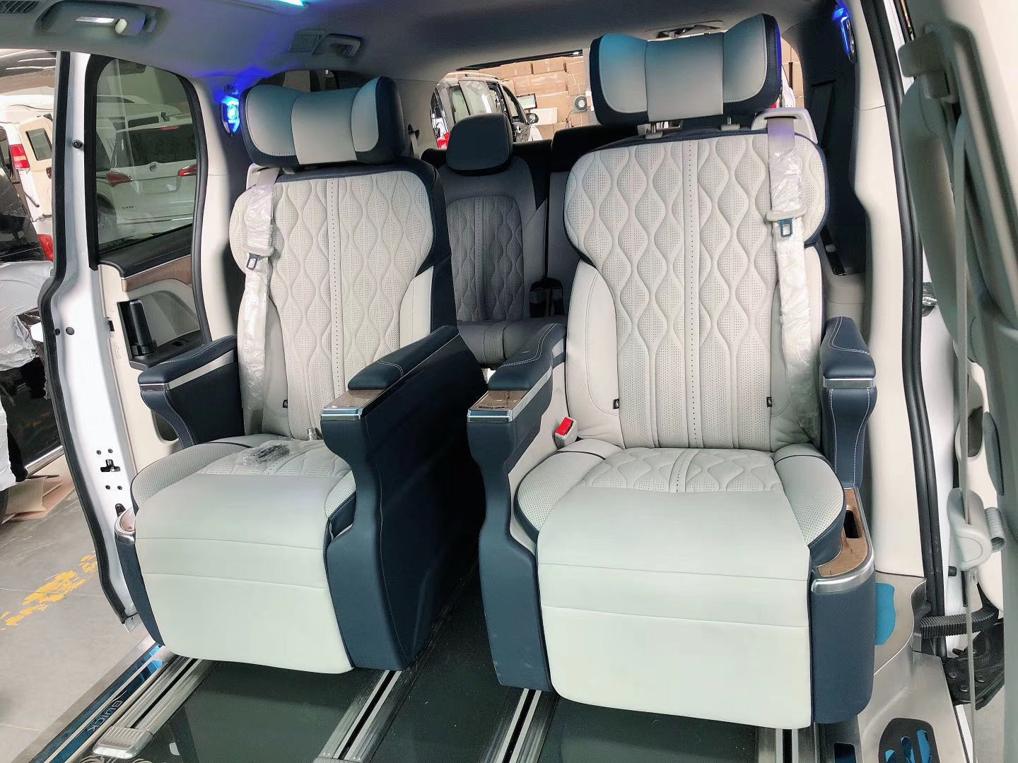 gl8草莓污视频网站｜别克GL8商务草莓污视频网站－蓝色风格